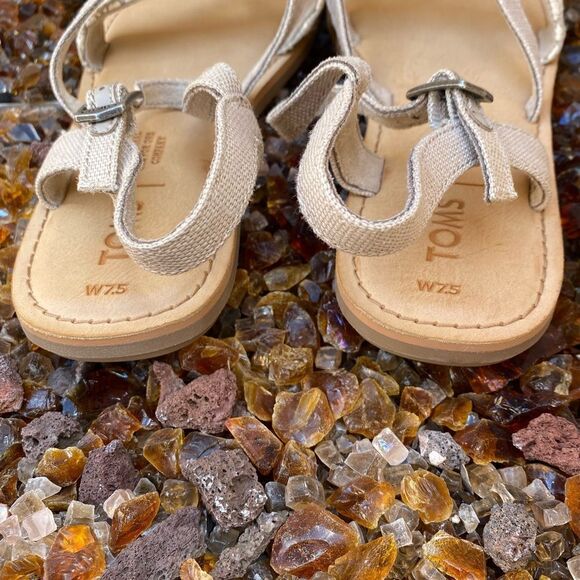 Toms Lexie Novelty Tribal Beige/White Canvas Sandal. Sz 7.5 Excellent Condition! - Picture 12 of 12